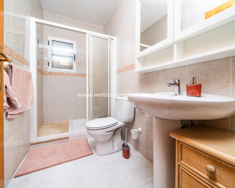 Resale - Freistendhe Villa - Urb. La Marina