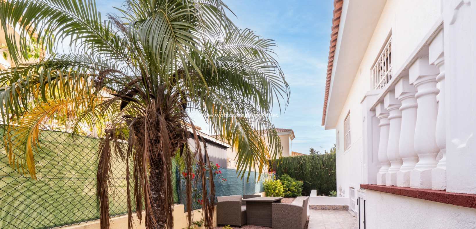 Resale - Freistendhe Villa - Urb. La Marina