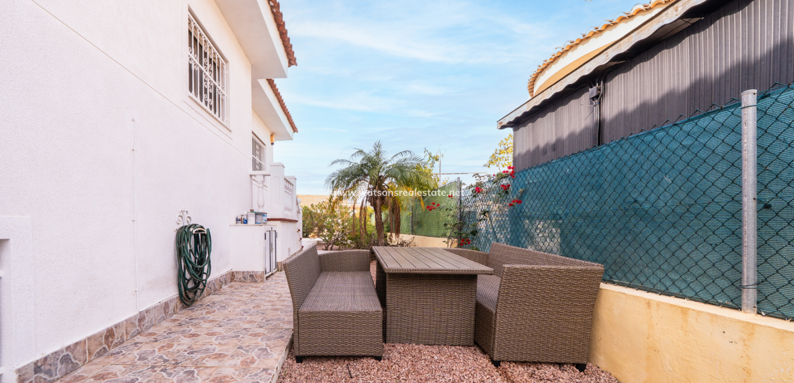 Resale - Freistendhe Villa - Urb. La Marina