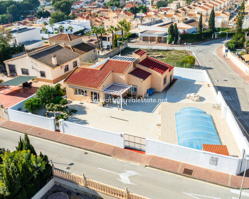Resale - Freistendhe Villa - Urb. La Marina