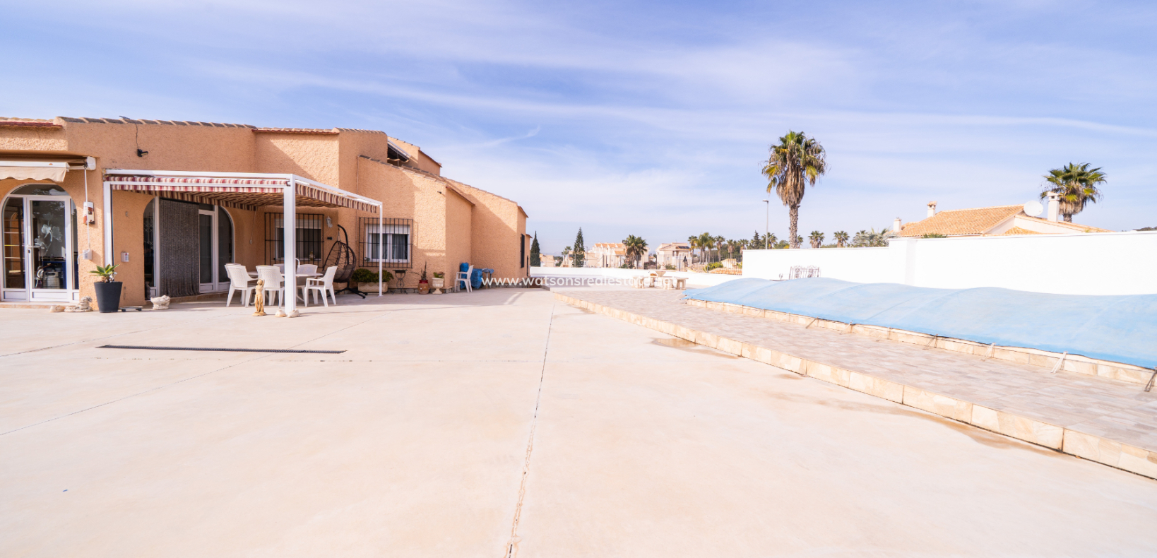 Resale - Freistendhe Villa - Urb. La Marina