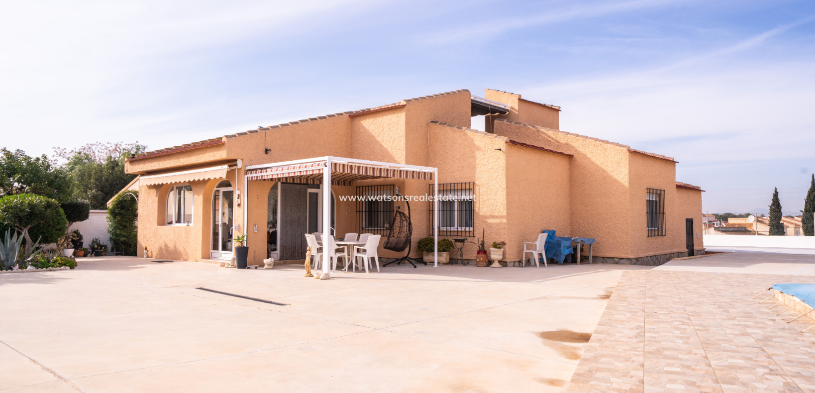 Resale - Freistendhe Villa - Urb. La Marina