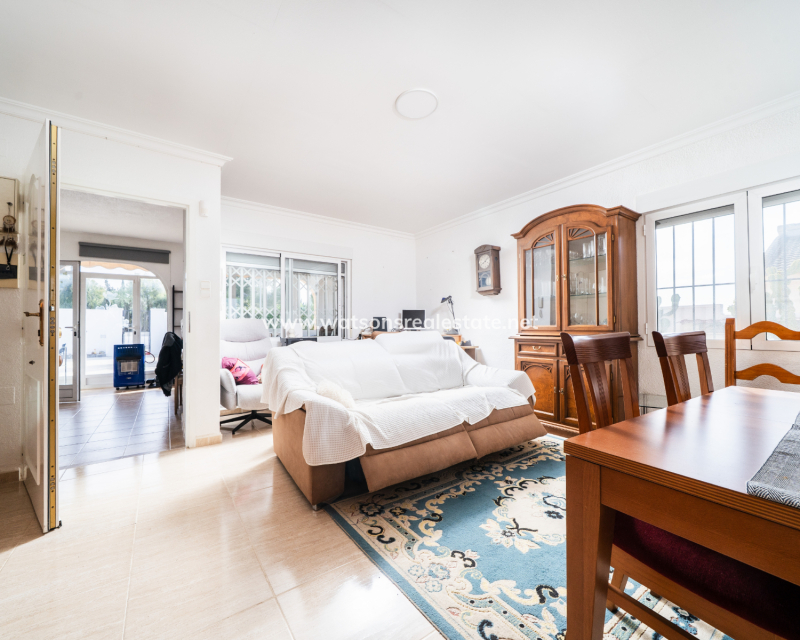 Resale - Freistendhe Villa - Urb. La Marina