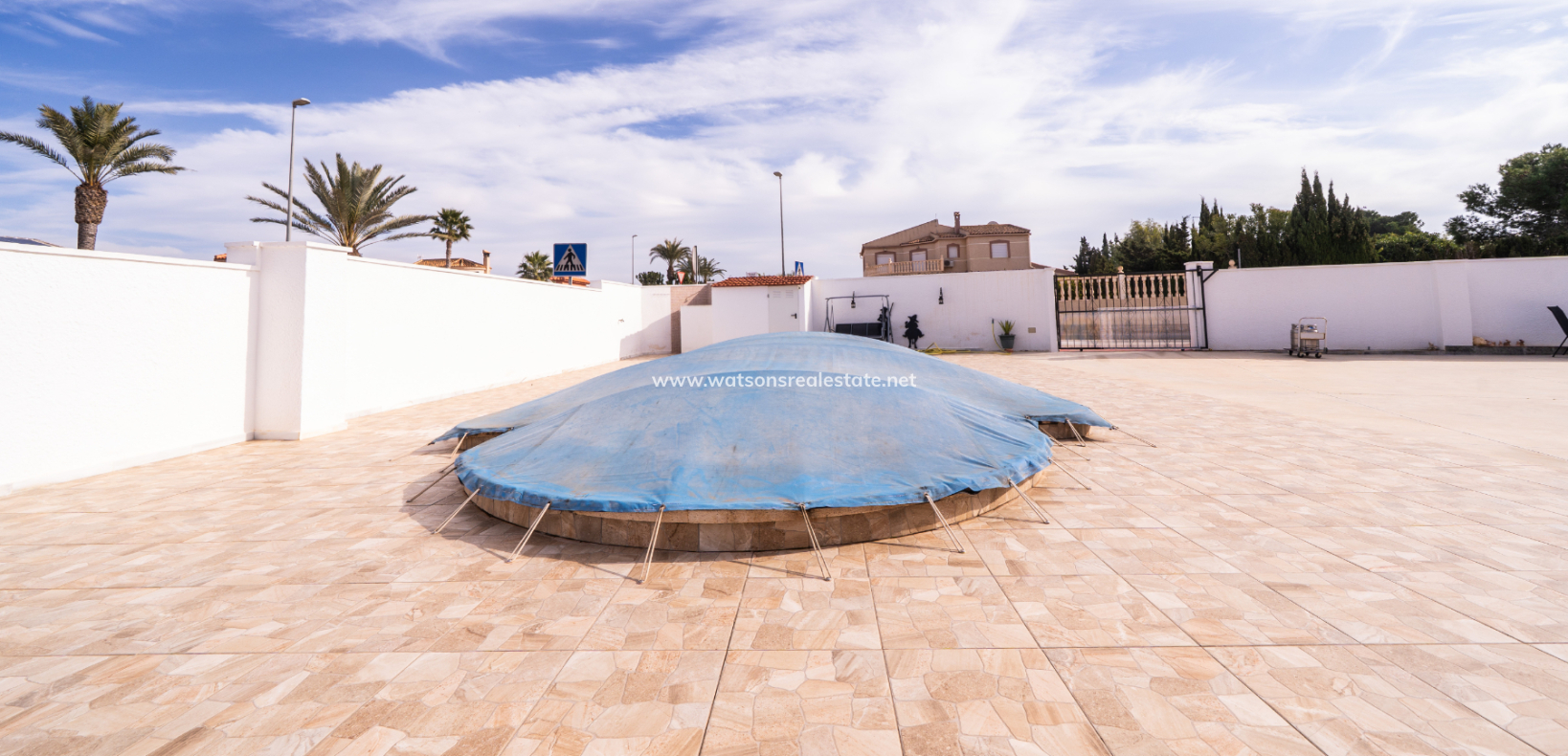 Resale - Freistendhe Villa - Urb. La Marina