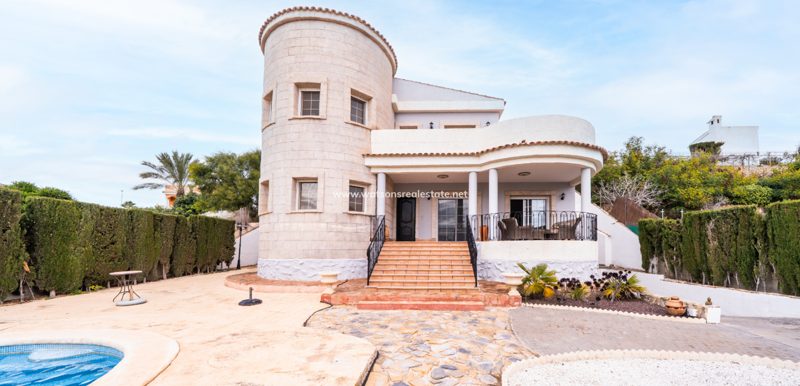 Resale - Freistendhe Villa - Urb. La Marina