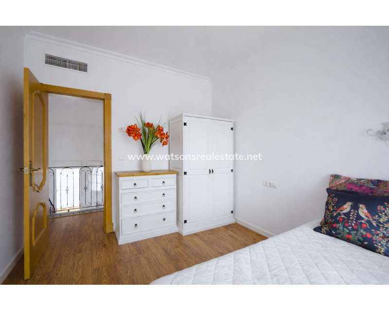 Resale - Freistendhe Villa - Urb. La Marina