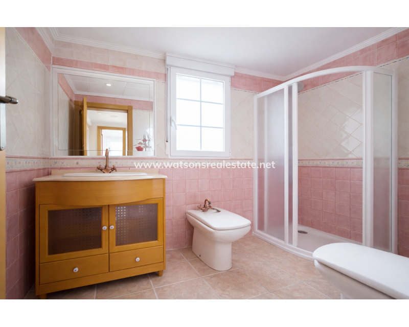 Resale - Freistendhe Villa - Urb. La Marina