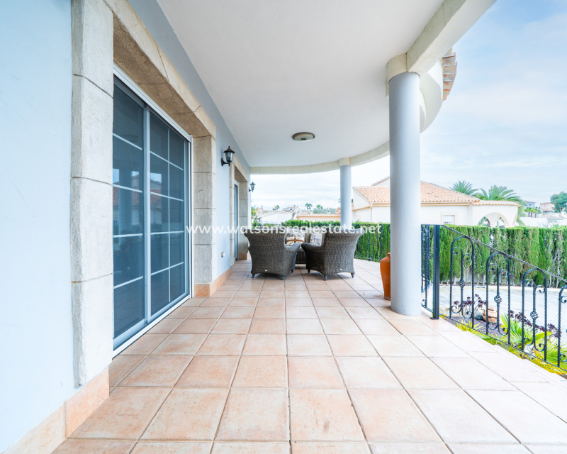 Resale - Freistendhe Villa - Urb. La Marina