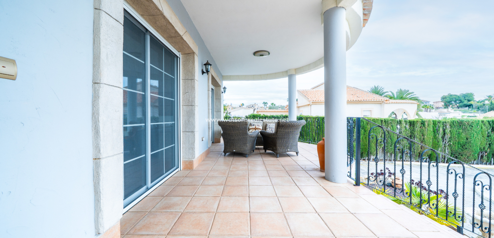 Resale - Freistendhe Villa - Urb. La Marina