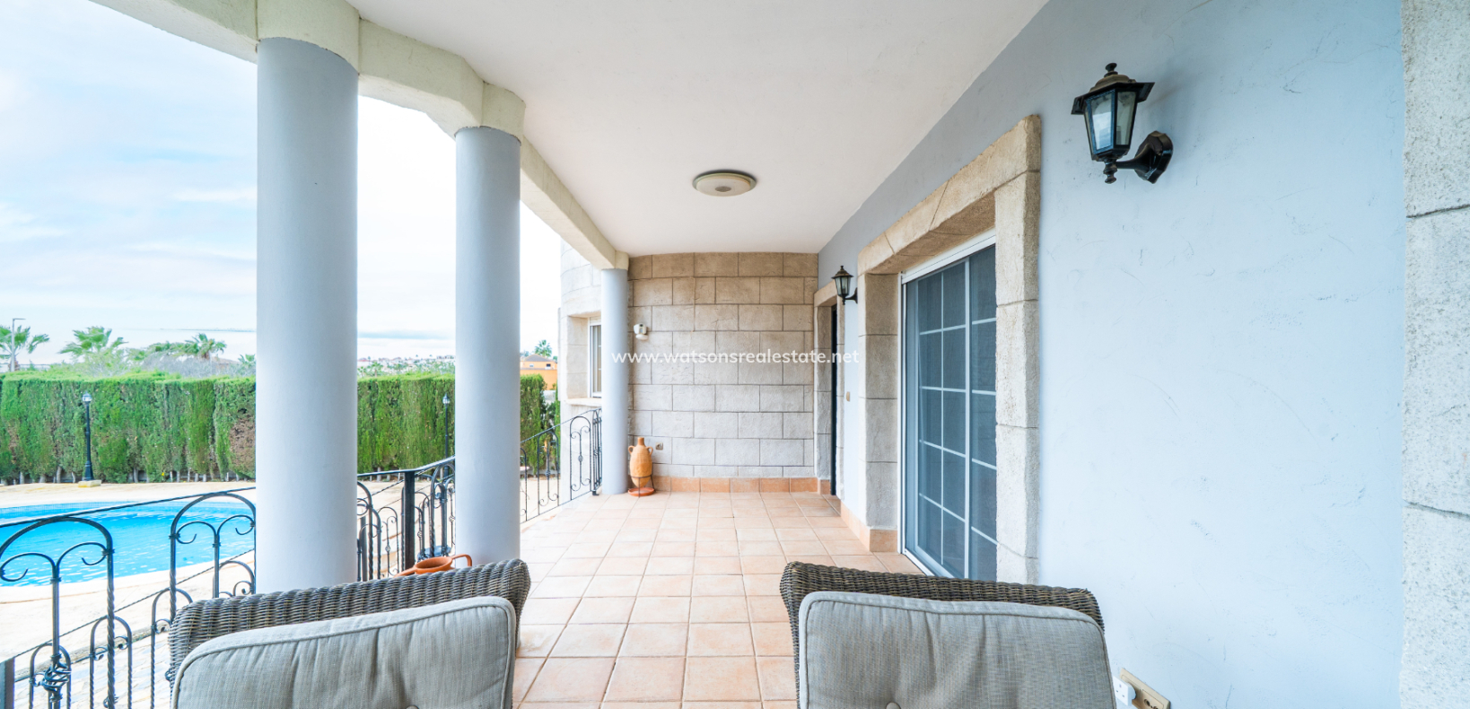 Resale - Freistendhe Villa - Urb. La Marina
