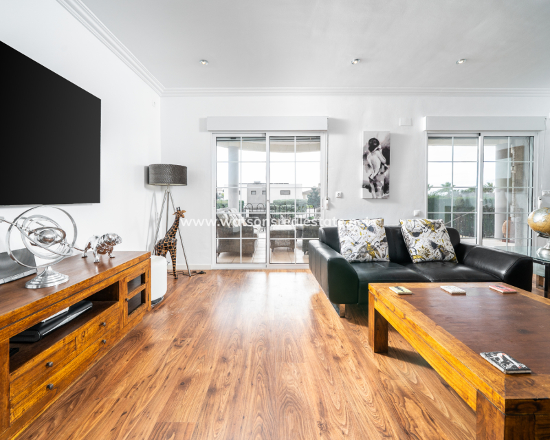 Resale - Freistendhe Villa - Urb. La Marina