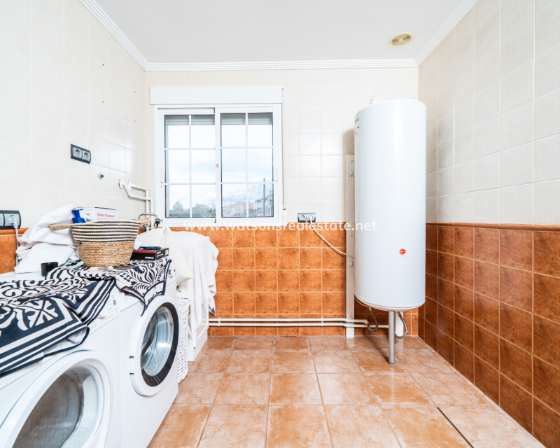 Resale - Freistendhe Villa - Urb. La Marina