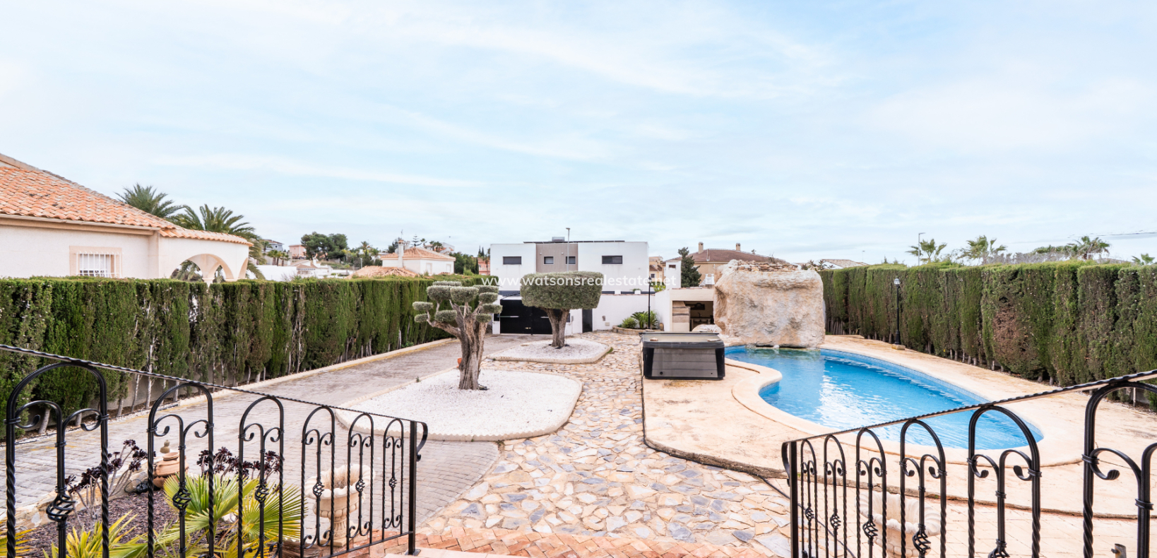 Resale - Freistendhe Villa - Urb. La Marina