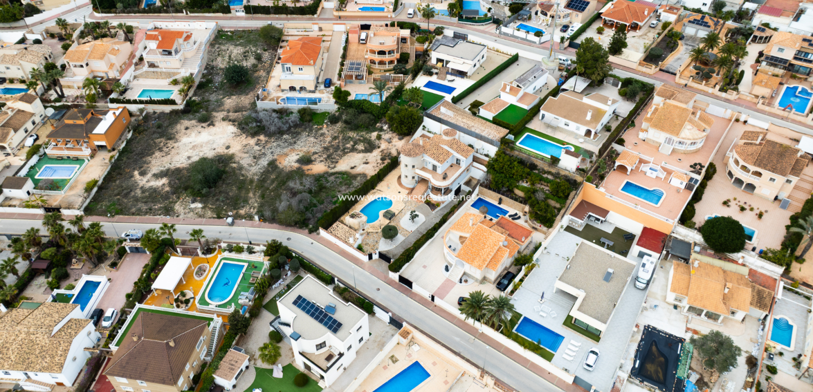 Resale - Freistendhe Villa - Urb. La Marina