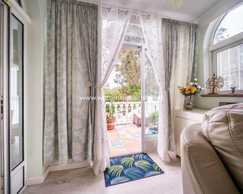 Resale - Freistendhe Villa - Urb. La Marina