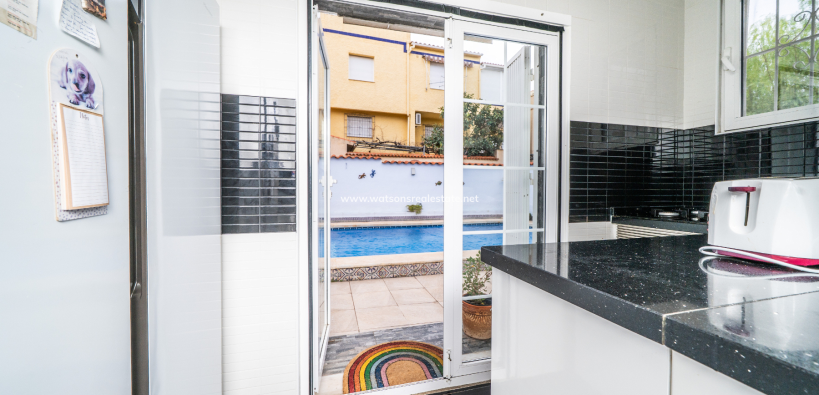 Resale - Freistendhe Villa - Urb. La Marina