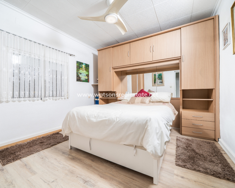 Resale - Freistendhe Villa - Urb. La Marina