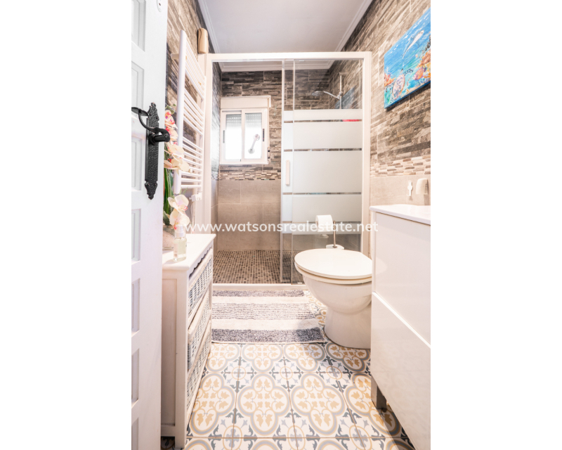 Resale - Freistendhe Villa - Urb. La Marina