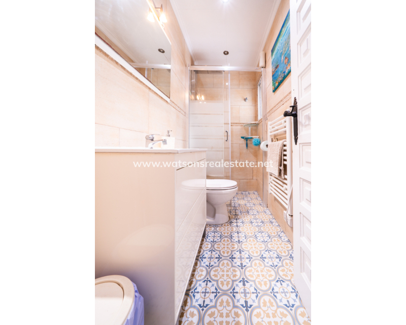 Resale - Freistendhe Villa - Urb. La Marina