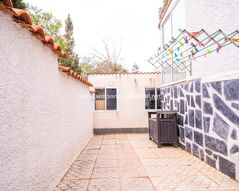 Resale - Freistendhe Villa - Urb. La Marina