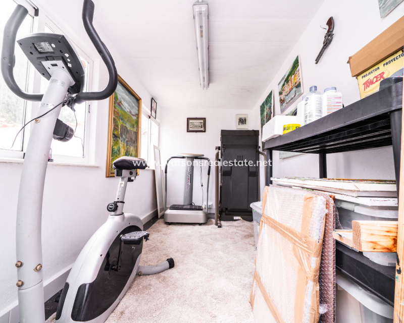 Resale - Freistendhe Villa - Urb. La Marina