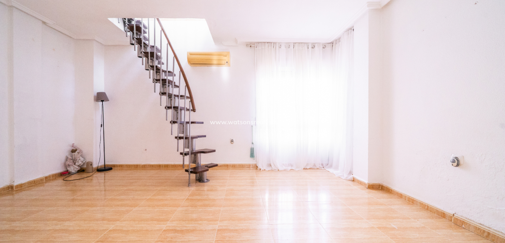 Resale - Freistendhe Villa - Urb. La Marina