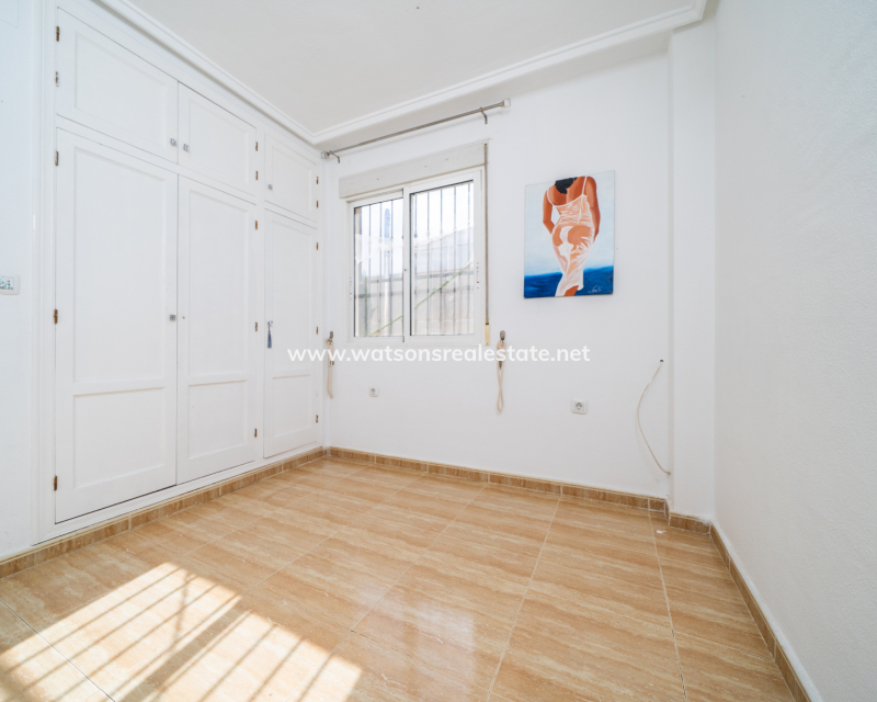 Resale - Freistendhe Villa - Urb. La Marina