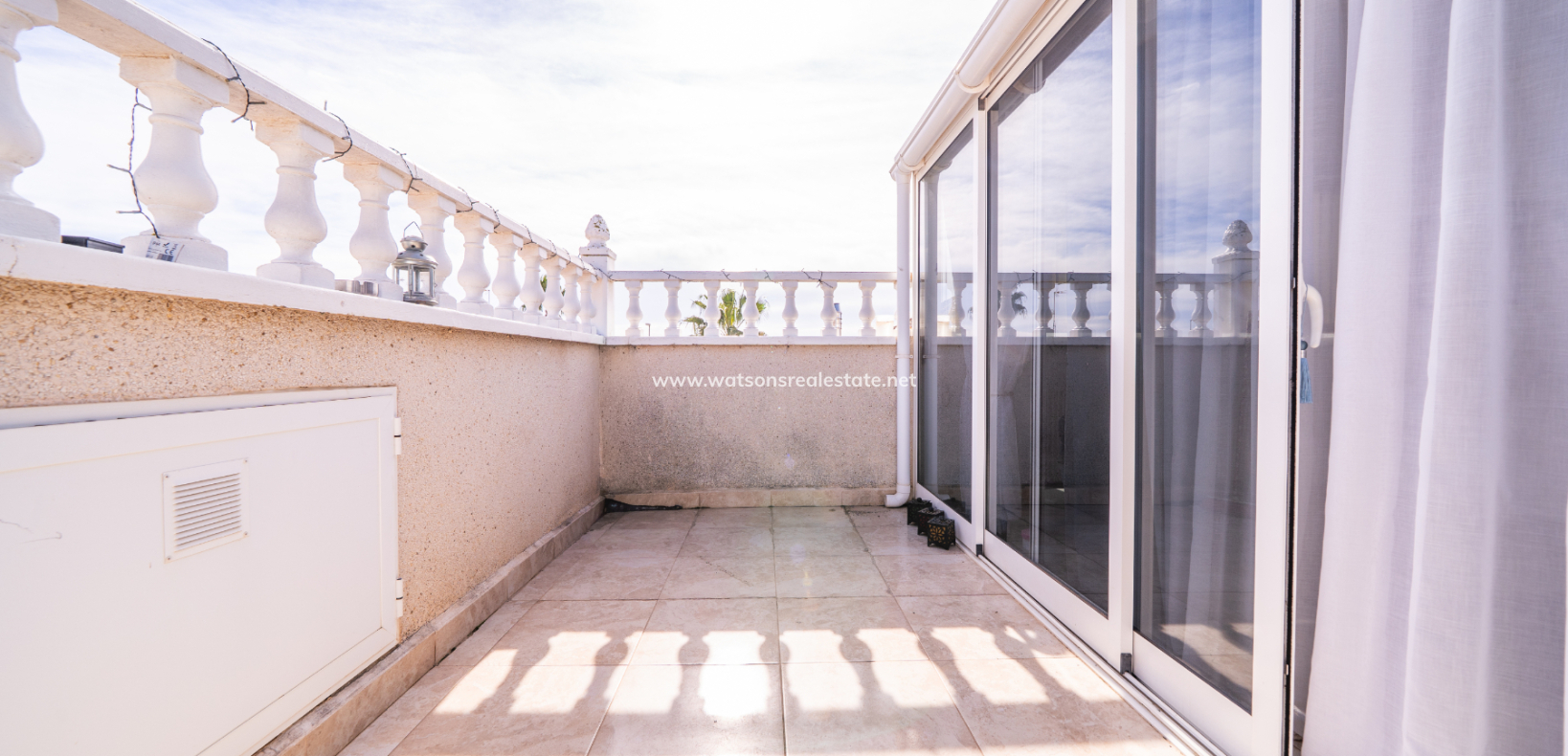 Resale - Freistendhe Villa - Urb. La Marina