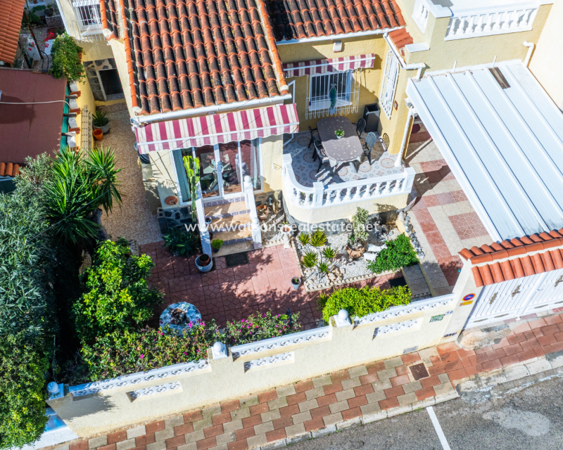 Resale - Freistendhe Villa - Urb. La Marina