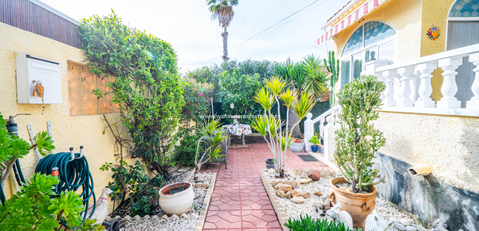 Resale - Freistendhe Villa - Urb. La Marina