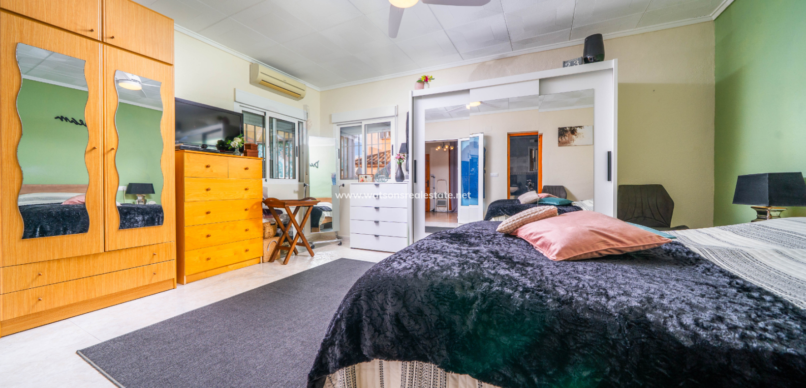 Resale - Freistendhe Villa - Urb. La Marina