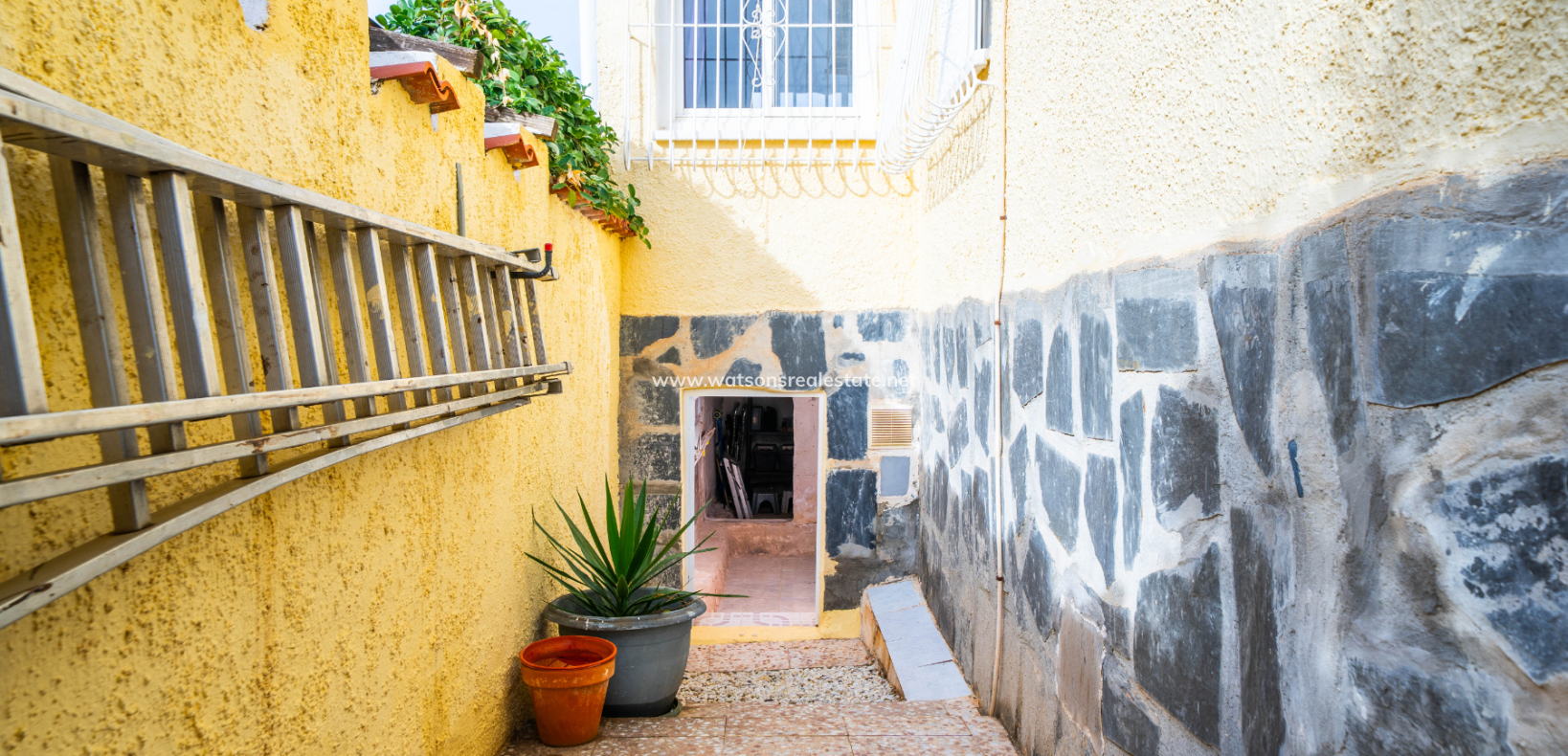 Resale - Freistendhe Villa - Urb. La Marina