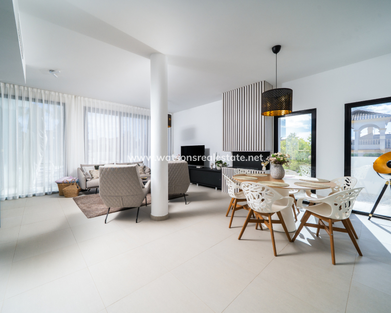 Resale - Freistendhe Villa - Urb. La Marina