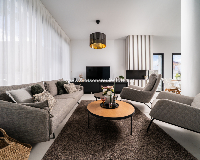 Resale - Freistendhe Villa - Urb. La Marina