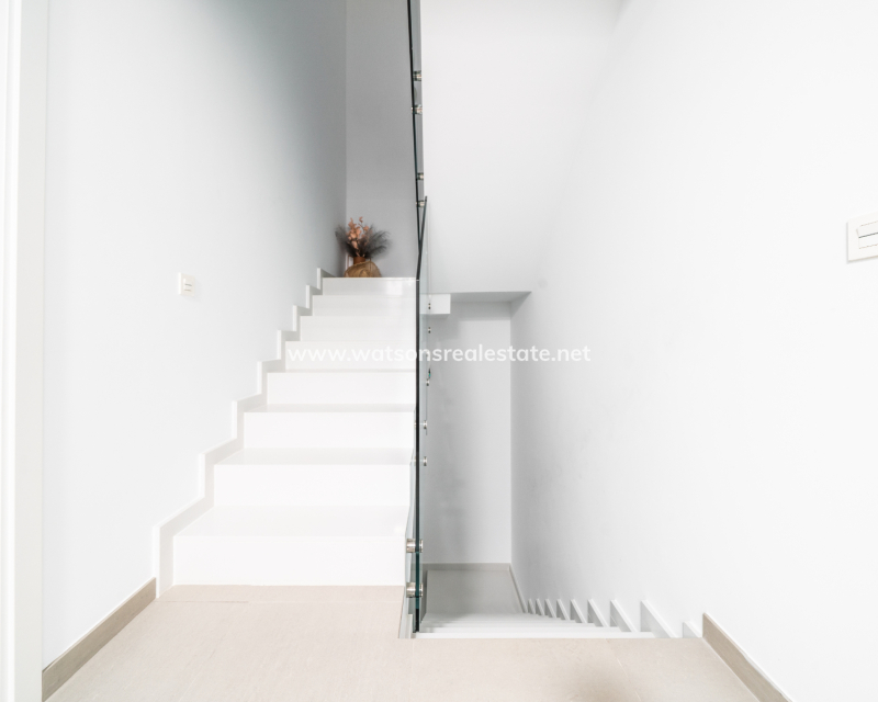 Resale - Freistendhe Villa - Urb. La Marina