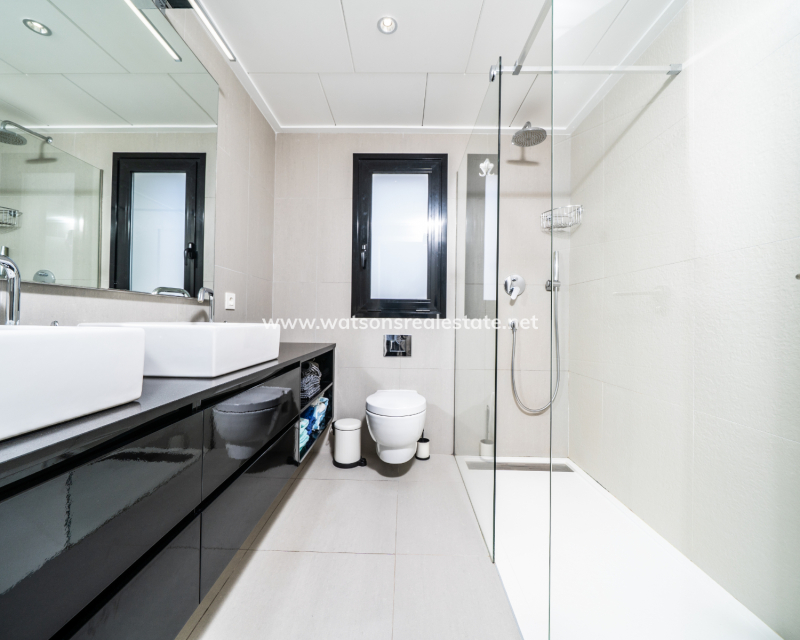 Resale - Freistendhe Villa - Urb. La Marina