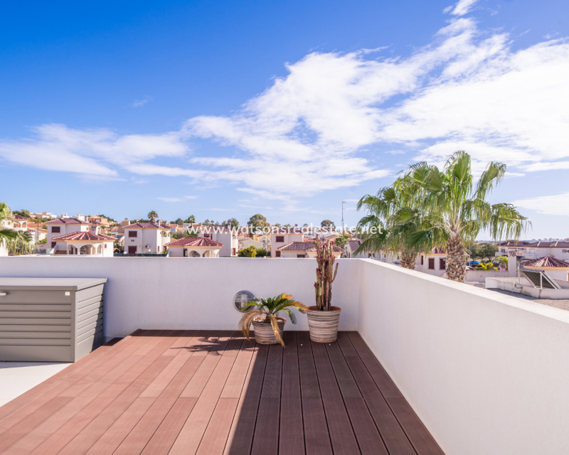 Resale - Freistendhe Villa - Urb. La Marina