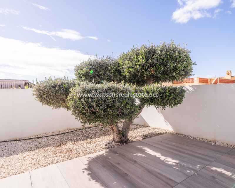 Resale - Freistendhe Villa - Urb. La Marina