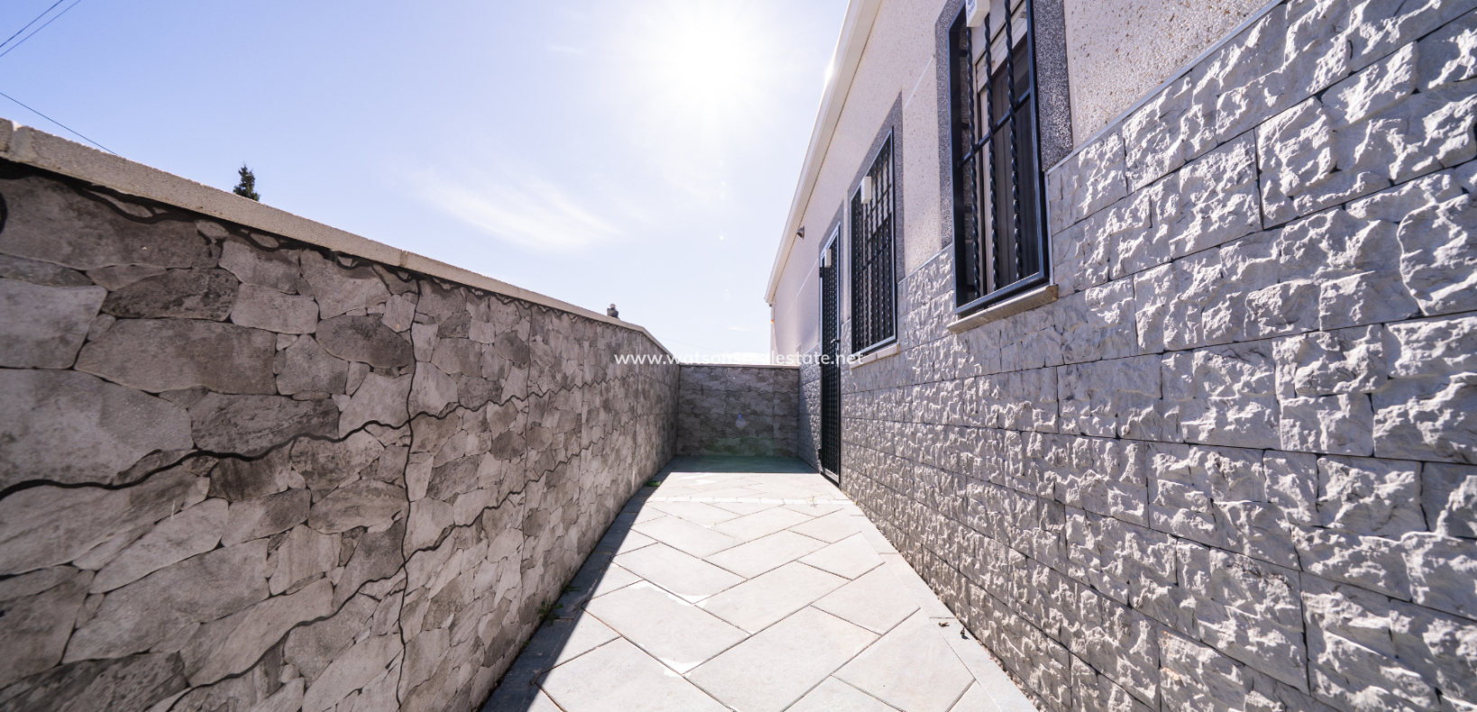 Resale - Freistendhe Villa - Urb. La Marina