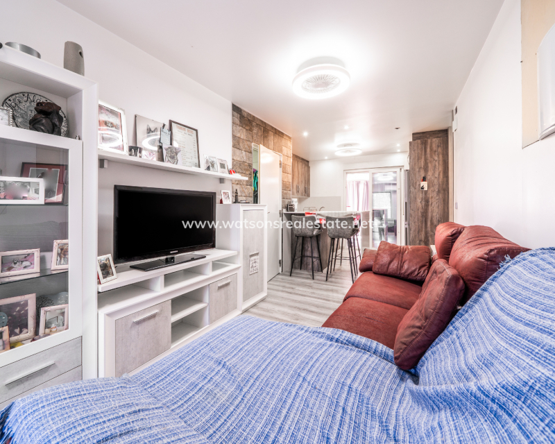 Resale - Freistendhe Villa - Urb. La Marina