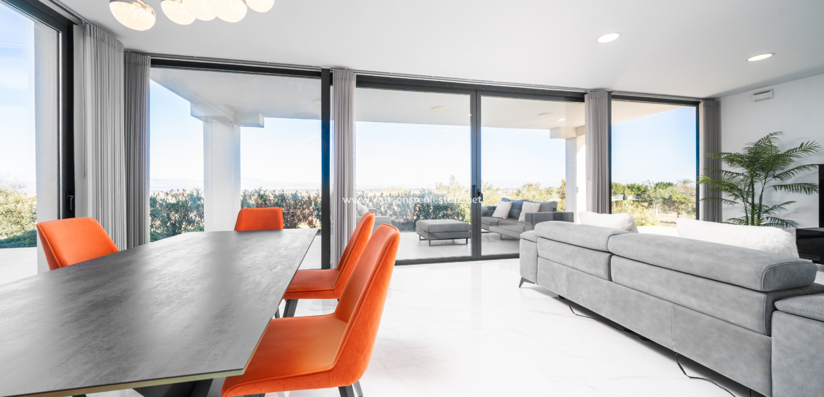 Resale - Freistendhe Villa - Urb. La Marina