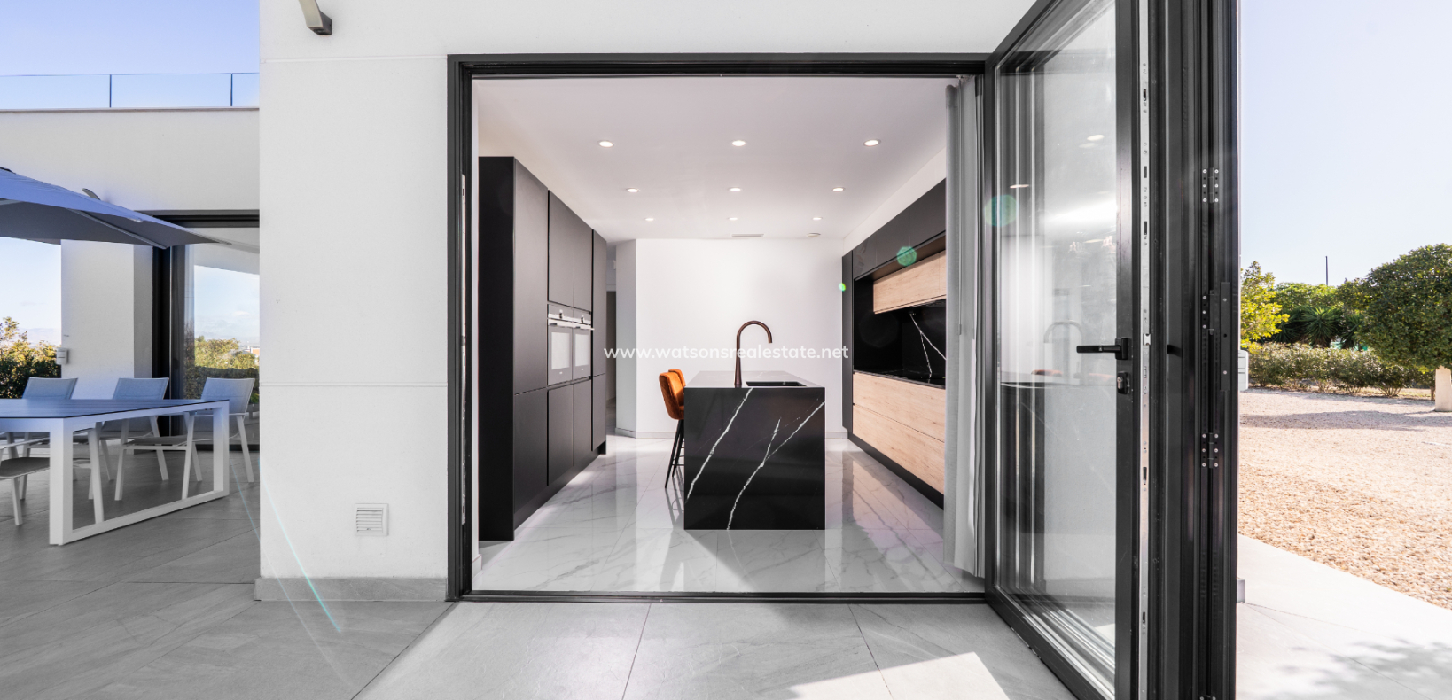 Resale - Freistendhe Villa - Urb. La Marina