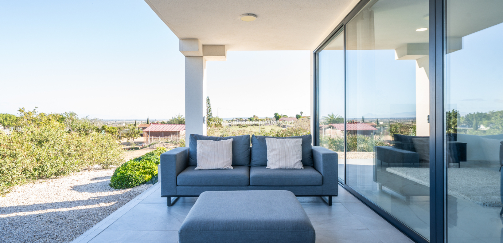 Resale - Freistendhe Villa - Urb. La Marina