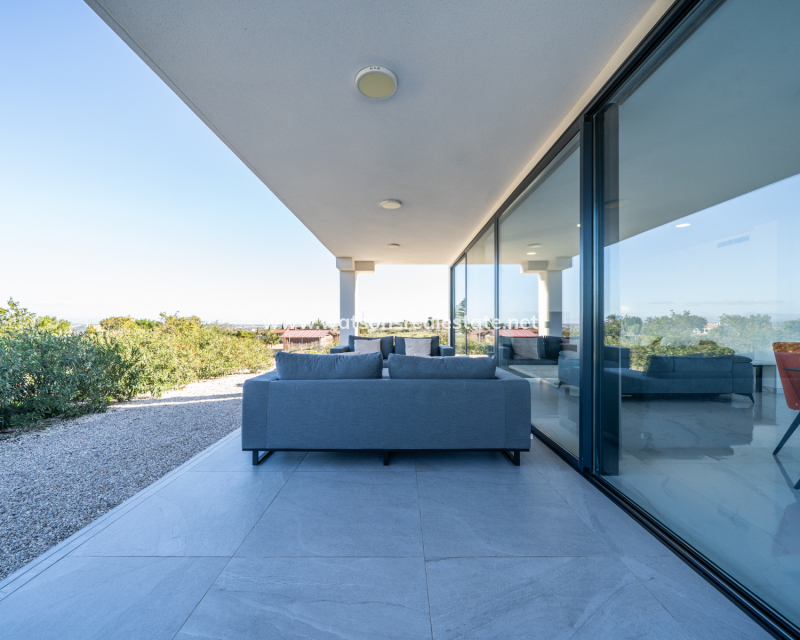 Resale - Freistendhe Villa - Urb. La Marina