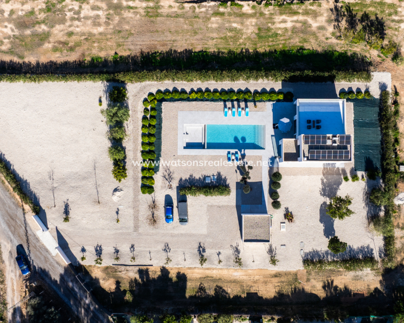 Resale - Freistendhe Villa - Urb. La Marina