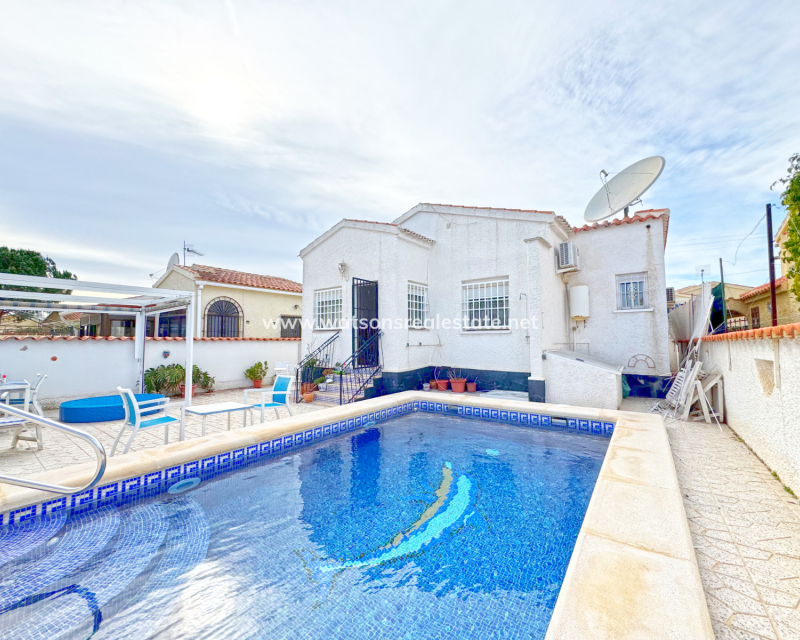 Resale - Freistendhe Villa - Urb. La Marina