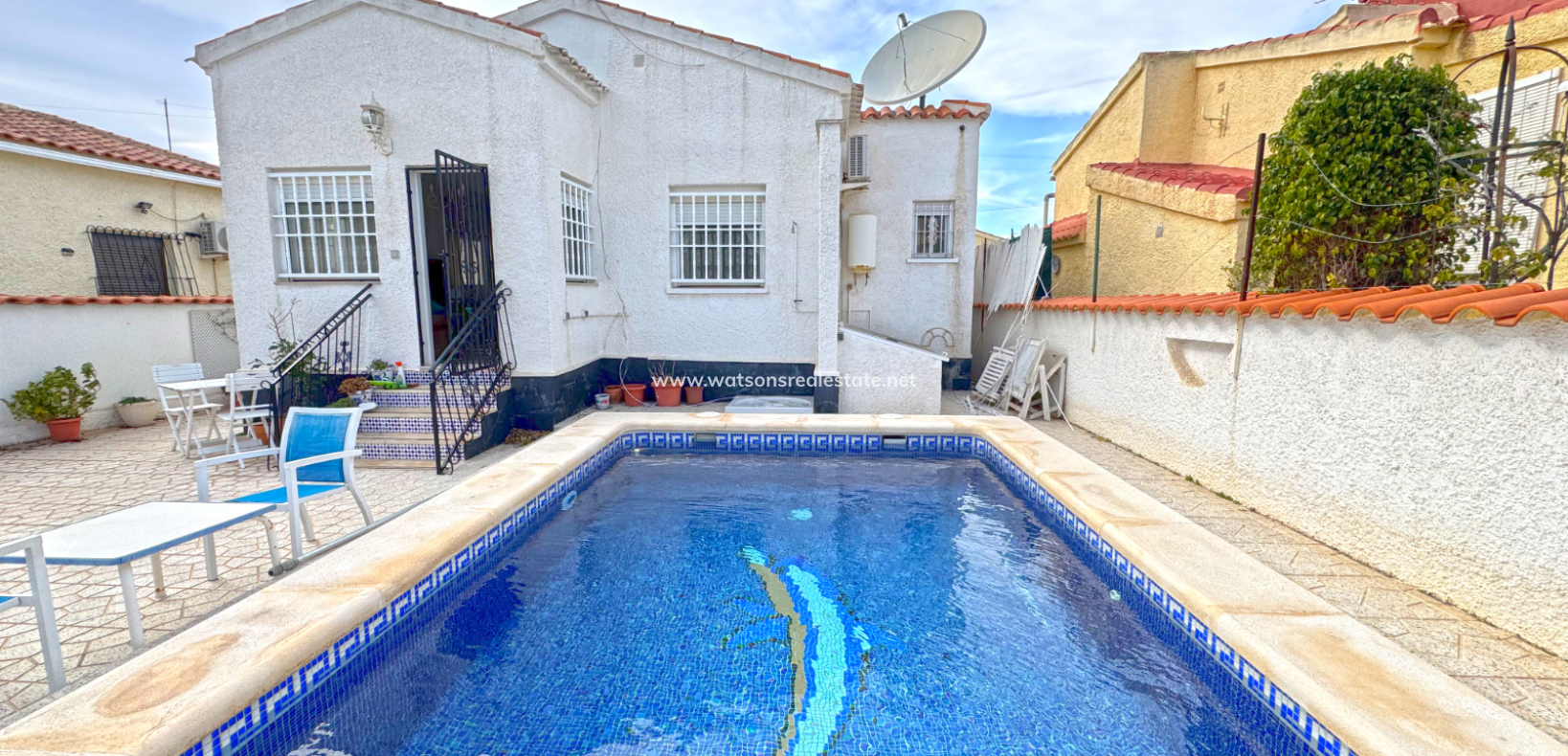 Resale - Freistendhe Villa - Urb. La Marina