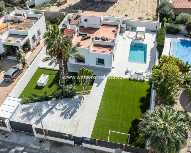 Resale - Freistendhe Villa - Urb. La Marina