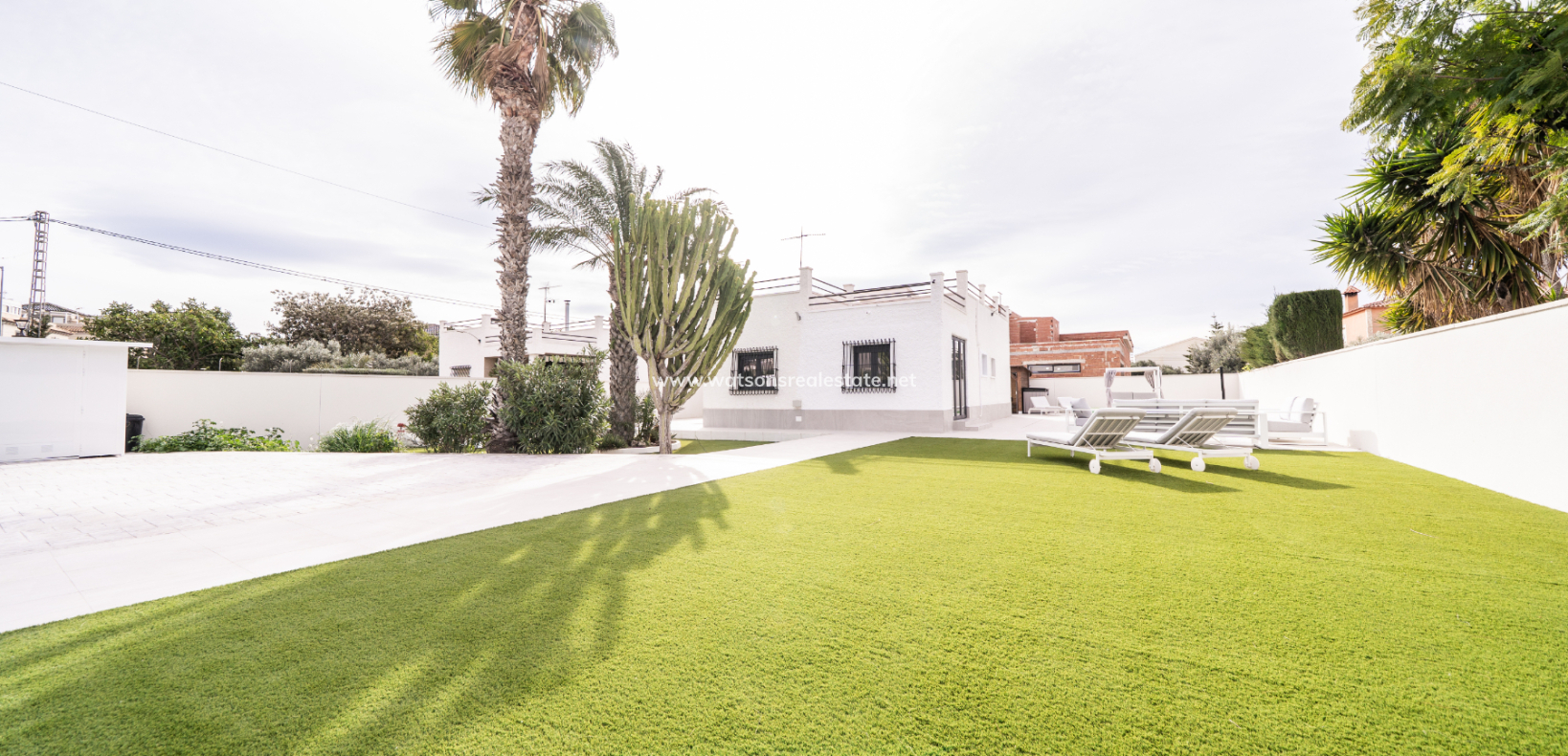 Resale - Freistendhe Villa - Urb. La Marina