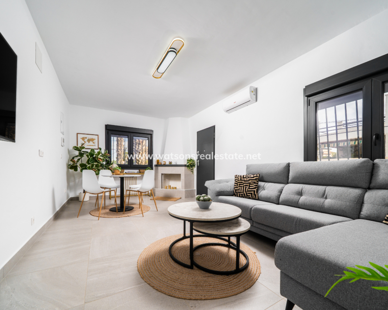 Resale - Freistendhe Villa - Urb. La Marina